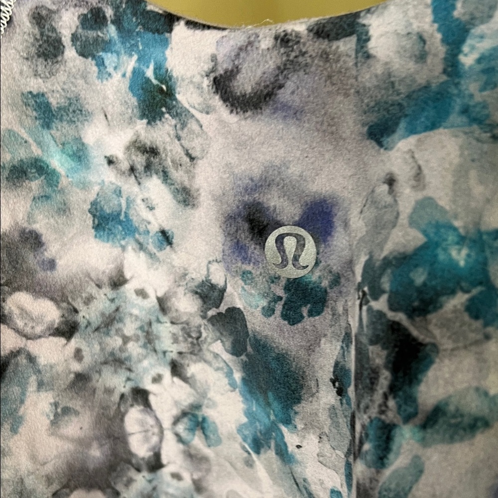 Lululemon Athletica Blue and Gray Floral Crop Top with Built-in Bra - Picture 3 of 8